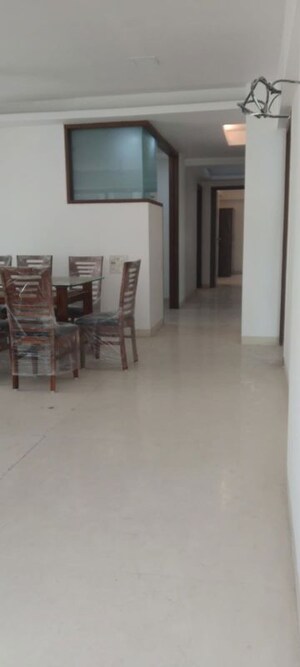 Room in 3 BHK Apartment at Dev Ashish, Khar West – for Rent