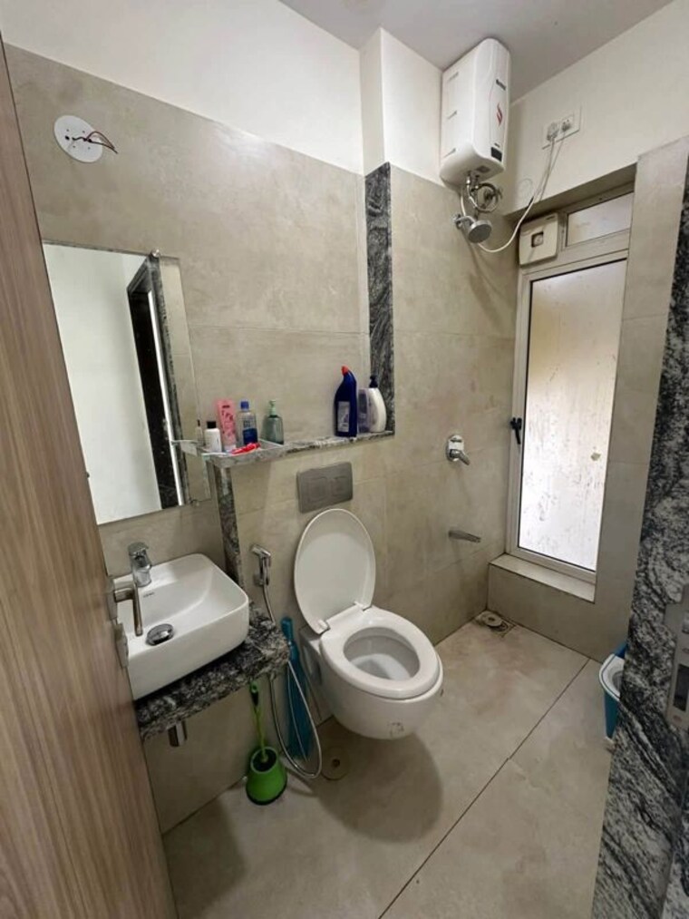 Bathroom, lokhandwala-complex 1 Bedroom 450 Sq.Ft. Apartment In Andheri West Mumbai 10674747