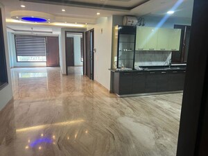 Room in 3 BHK Builder Floor at Greater Kailash ii – for Rent