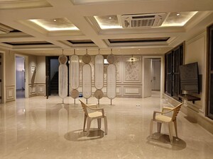 Gym in 4 BHK Builder Floor at Unitech South City 1, South City 1 – for Sale