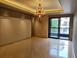 Room in 4 BHK Builder Floor at Unitech South City 1, South City 1 – for Sale