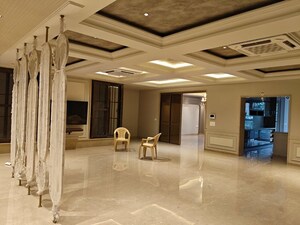 Living Room in 4 BHK Builder Floor at Unitech South City 1, South City 1 – for Sale