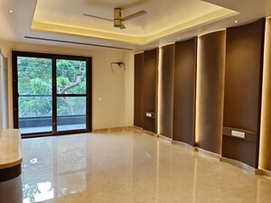Room in 4 BHK Builder Floor at Unitech South City 1, South City 1 – for Sale