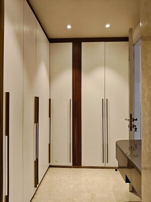 Building Lobby in 4 BHK Builder Floor at Unitech South City 1, South City 1 – for Sale
