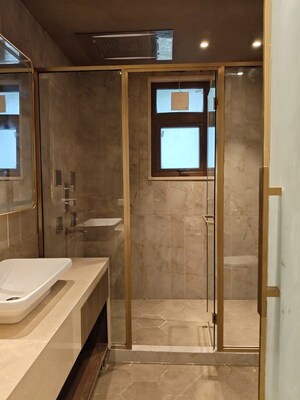 Building Lobby in 4 BHK Builder Floor at Unitech South City 1, South City 1 – for Sale