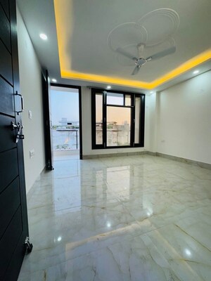 Room in 2 BHK Apartment at Palm Residency Chhatarpur, Chattarpur – for Rent