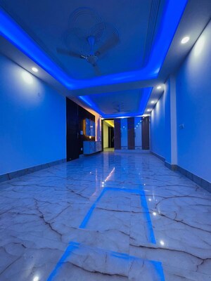 Room in 2 BHK Apartment at Palm Residency Chhatarpur, Chattarpur – for Rent