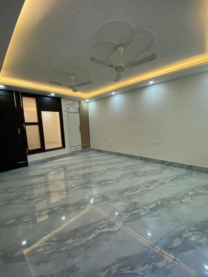 Room in 2 BHK Apartment at Palm Residency Chhatarpur, Chattarpur – for Rent