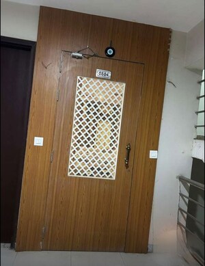 Furnished Amenities in 3 BHK Apartment at Rishita Manhattan, Gomti Nagar – for Rent