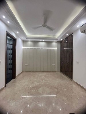 Room in 4 BHK Apartment at Palm Residency Chhatarpur, Chattarpur – for Rent