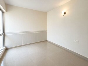 Room in 3 BHK Builder Floor at Sare Crescent Parc, Sector 92 – for Sale