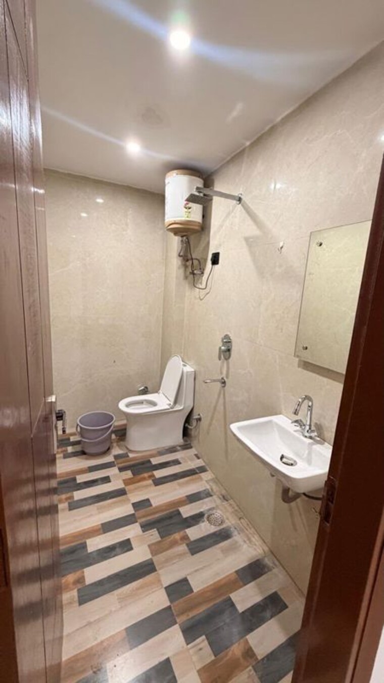 Bathroom, advetaya-smart-homes 2 Bedroom 800 Sq.Ft. Apartment In Sector 104 Noida 10674810