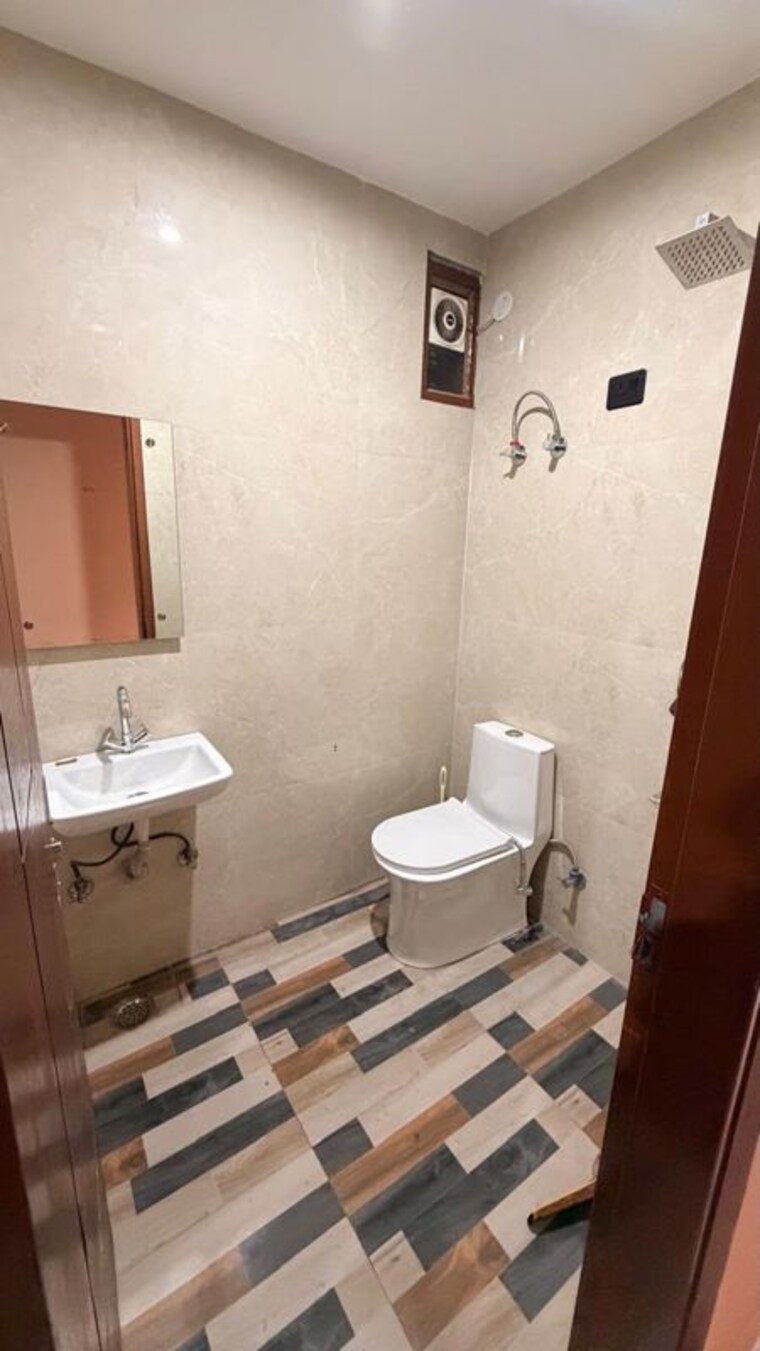 Bathroom, advetaya-smart-homes 2 Bedroom 800 Sq.Ft. Apartment In Sector 104 Noida 10674810