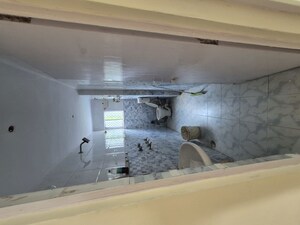 Bathroom in 3.5 BHK Apartment at Mayur Vihar – for Rent