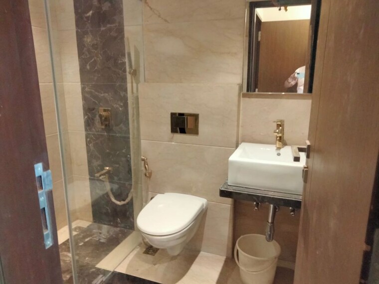 Bathroom, khar west 3 Bedroom 1100 Sq.Ft. Apartment In Khar West Mumbai 10674856