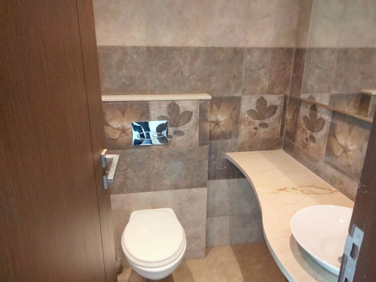 Bathroom, khar west 3 Bedroom 1100 Sq.Ft. Apartment In Khar West Mumbai 10674856