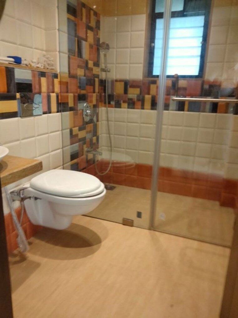 Bathroom, khar west 3 Bedroom 1100 Sq.Ft. Apartment In Khar West Mumbai 10674856