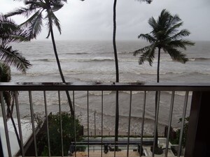 Staircase in 3 BHK Apartment at Juhu Pearl, Juhu – for Sale