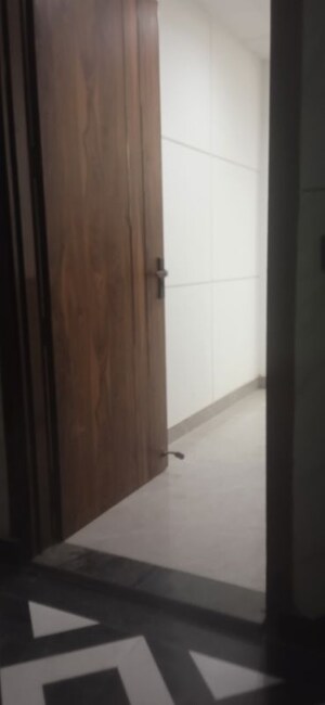 Room in 2 BHK Builder Floor at Dashrath Puri – for Sale
