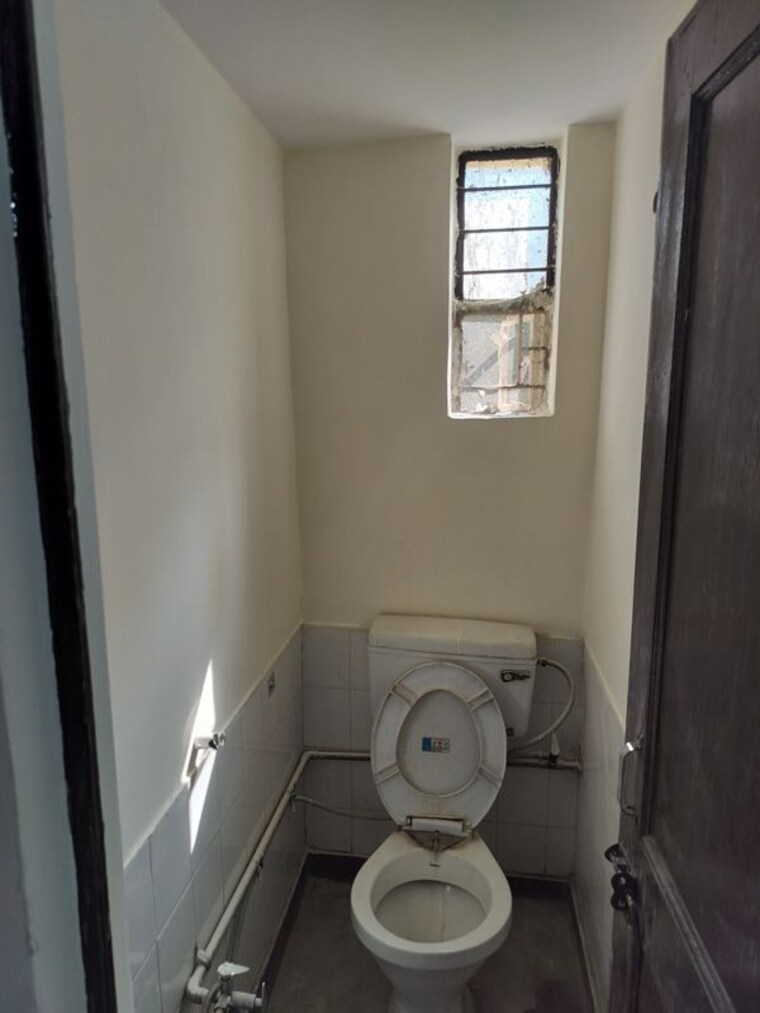 Bathroom, sarv-priya-mahajan-cghs 1 Bedroom 450 Sq.Ft. Apartment In Sector 14 Dwarka Delhi 10674883