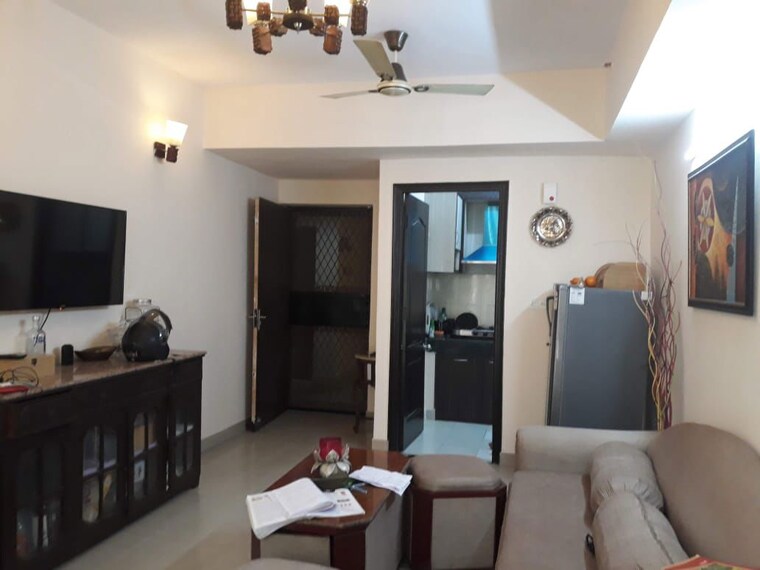 Living Room, paras-tierea 2 Bedroom 925 Sq.Ft. Apartment In Sector 137 Noida 10155403