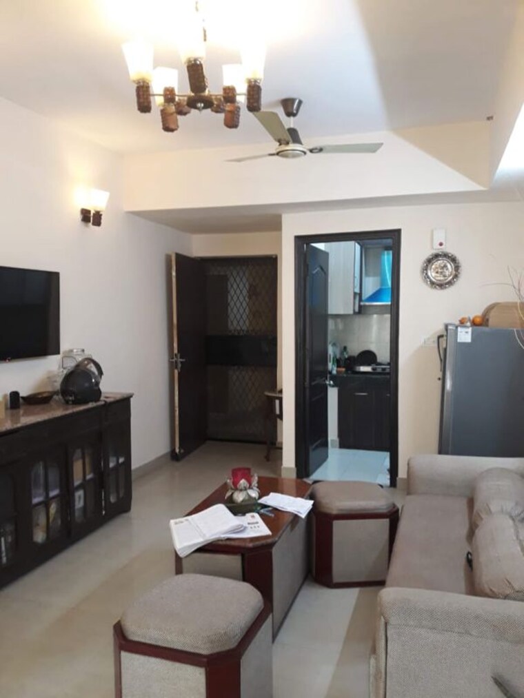 Living Room, paras-tierea 2 Bedroom 925 Sq.Ft. Apartment In Sector 137 Noida 10155403