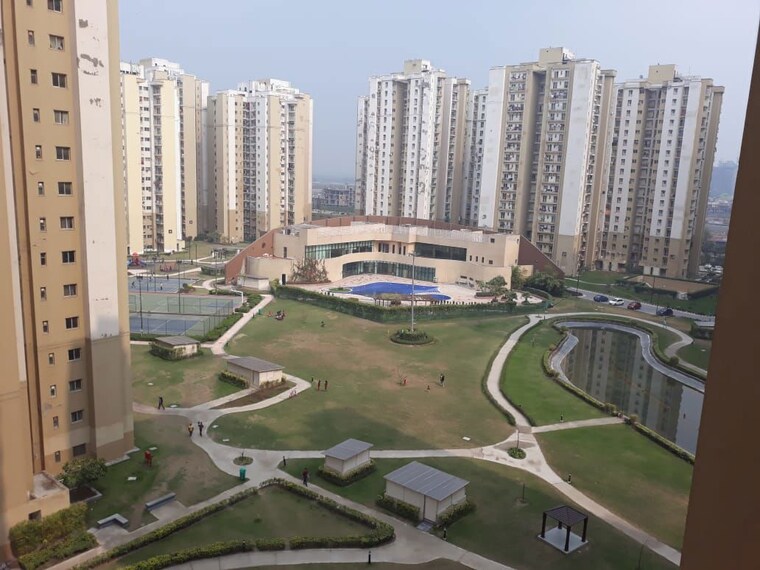 Exterior View, paras-tierea 2 Bedroom 925 Sq.Ft. Apartment In Sector 137 Noida 10155403