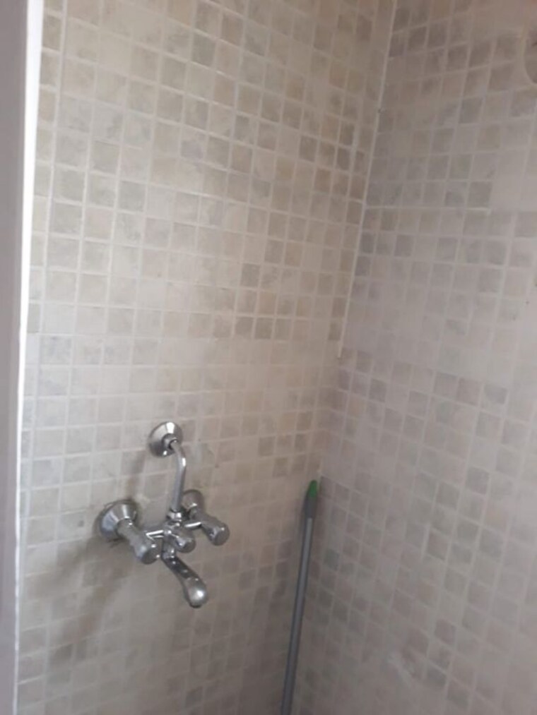 Bathroom, paras-tierea 2 Bedroom 925 Sq.Ft. Apartment In Sector 137 Noida 10155403