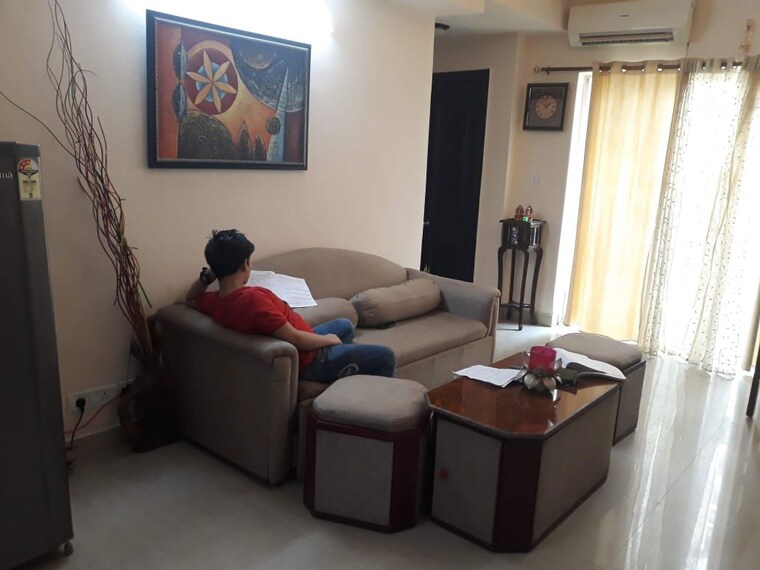 Living Room, paras-tierea 2 Bedroom 925 Sq.Ft. Apartment In Sector 137 Noida 10155403