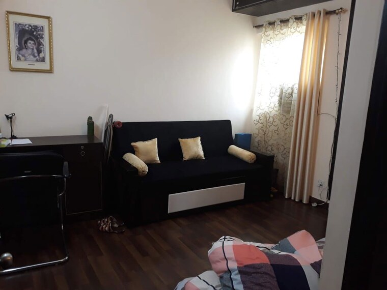 Bedroom, paras-tierea 2 Bedroom 925 Sq.Ft. Apartment In Sector 137 Noida 10155403