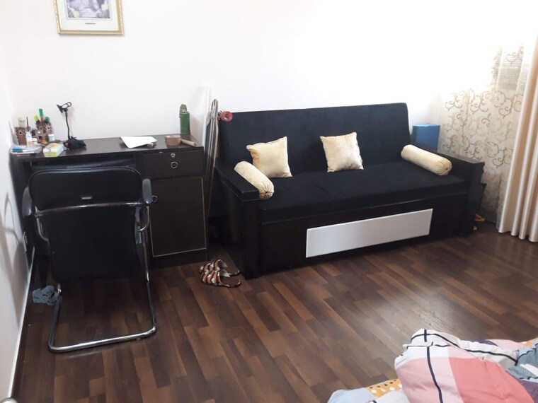 Living Room, paras-tierea 2 Bedroom 925 Sq.Ft. Apartment In Sector 137 Noida 10155403