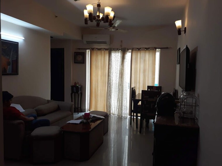 Living Room, paras-tierea 2 Bedroom 925 Sq.Ft. Apartment In Sector 137 Noida 10155403