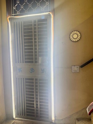 Furnished Amenities in 2 BHK Builder Floor at Lajpat Nagar – for Rent