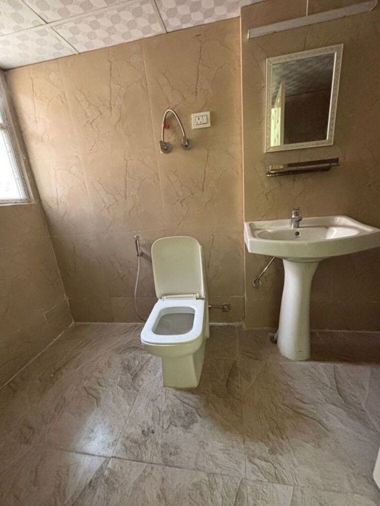 Bathroom, migsun-twiinz 3 Bedroom 1250 Sq.Ft. Apartment In Eta Ii Greater Noida Greater Noida 10211592