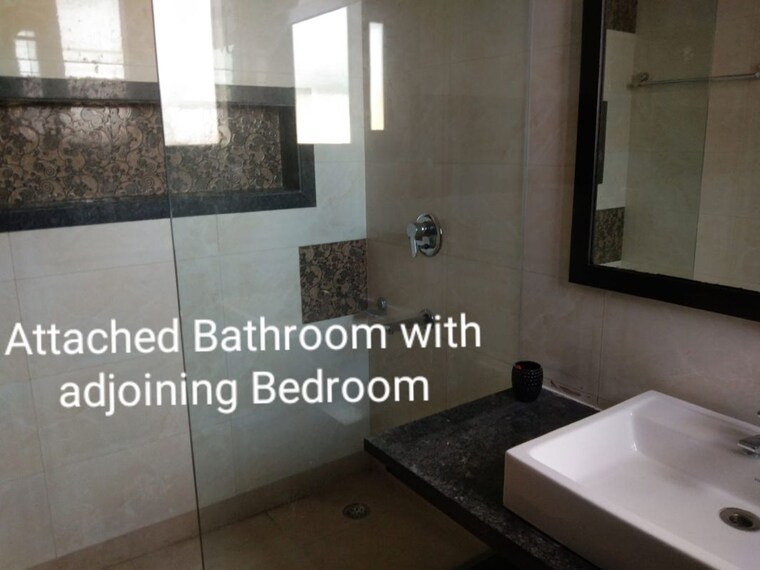 Kitchen, sarvodaya enclave 3 Bedroom 200 Sq.Yd. Builder Floor In Sarvodaya Enclave Delhi 10674908