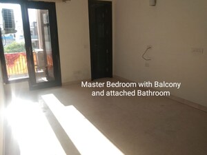 Room in 3 BHK Builder Floor at Sarvodaya Enclave – for Sale