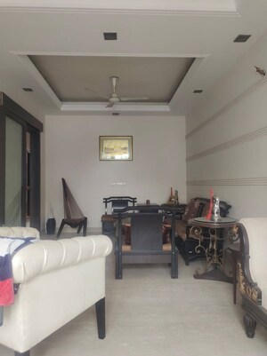 Team Area in 3 BHK Builder Floor at East Of Kailash – for Sale
