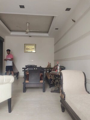 Team Area in 3 BHK Builder Floor at East Of Kailash – for Sale