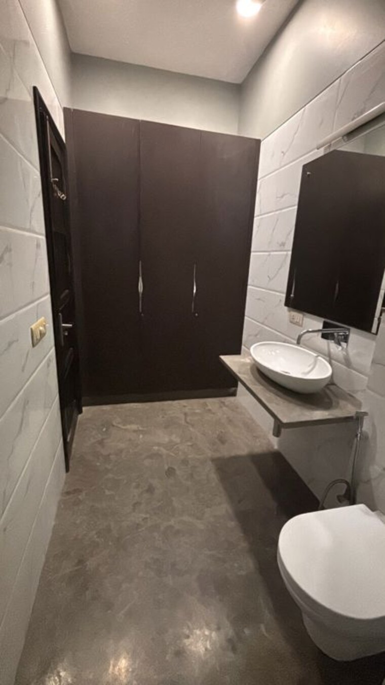 Bathroom, greater kailash ii 2 Bedroom 2000 Sq.Ft. Builder Floor In Greater Kailash ii Delhi 10674913
