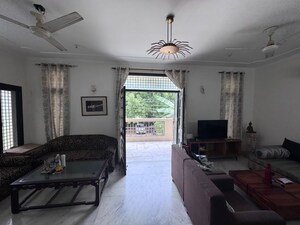 Living Room in 2.5 BHK Builder Floor at Sector 31 – for Rent