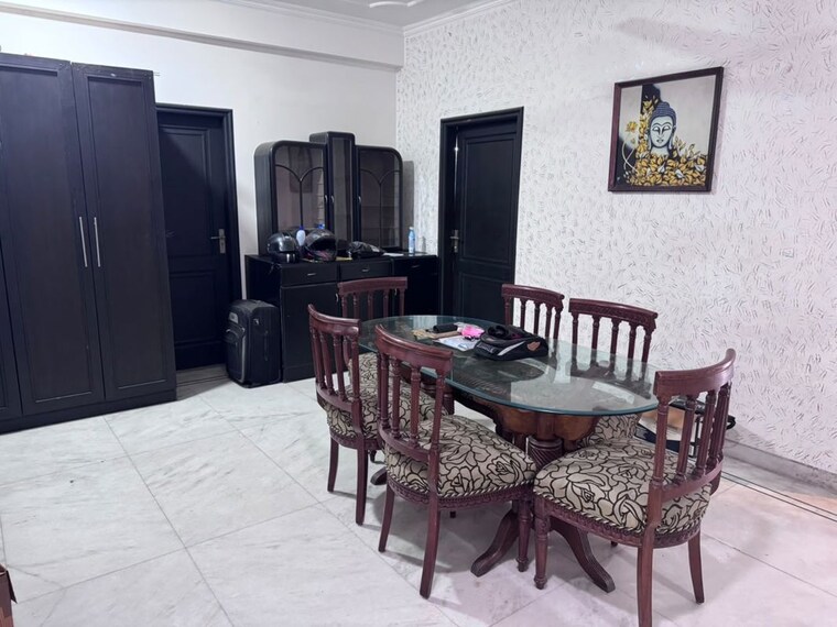 Gym, sector 31 2.5 Bedroom 315 Sq.Yd. Builder Floor In Sector 31 Gurgaon 10674927