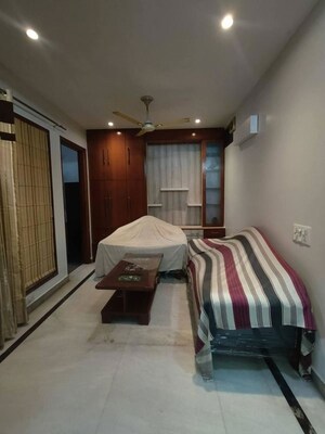 Living Room in 2.5 BHK Builder Floor at Sector 31 – for Rent