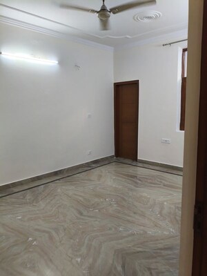 Room in 3 BHK Independent House at Sector 52 – for Rent
