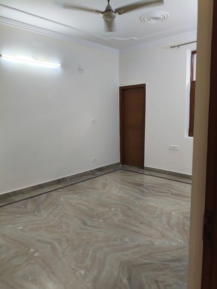 Room, sector 52 3 Bedroom 1850 Sq.Ft. Independent House In Sector 52 Noida 10674929