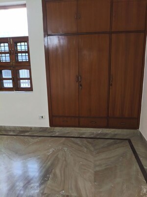 Room in 3 BHK Independent House at Sector 52 – for Rent