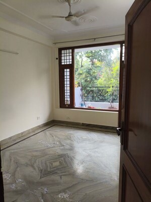 Room in 3 BHK Independent House at Sector 52 – for Rent