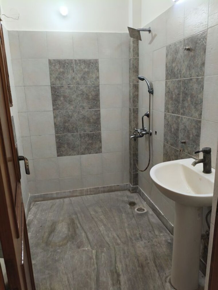 Bathroom, sector 52 3 Bedroom 1850 Sq.Ft. Independent House In Sector 52 Noida 10674929