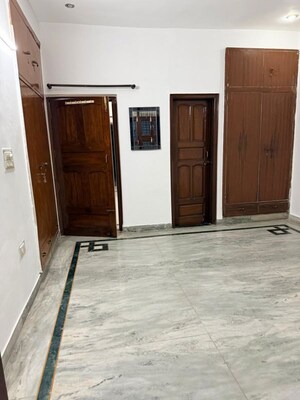 Room in 2.5 BHK Builder Floor at Sector 46 – for Rent