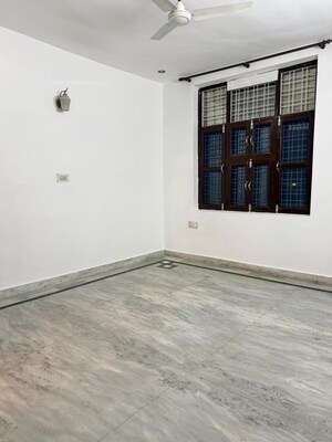 Room in 2.5 BHK Builder Floor at Sector 46 – for Rent