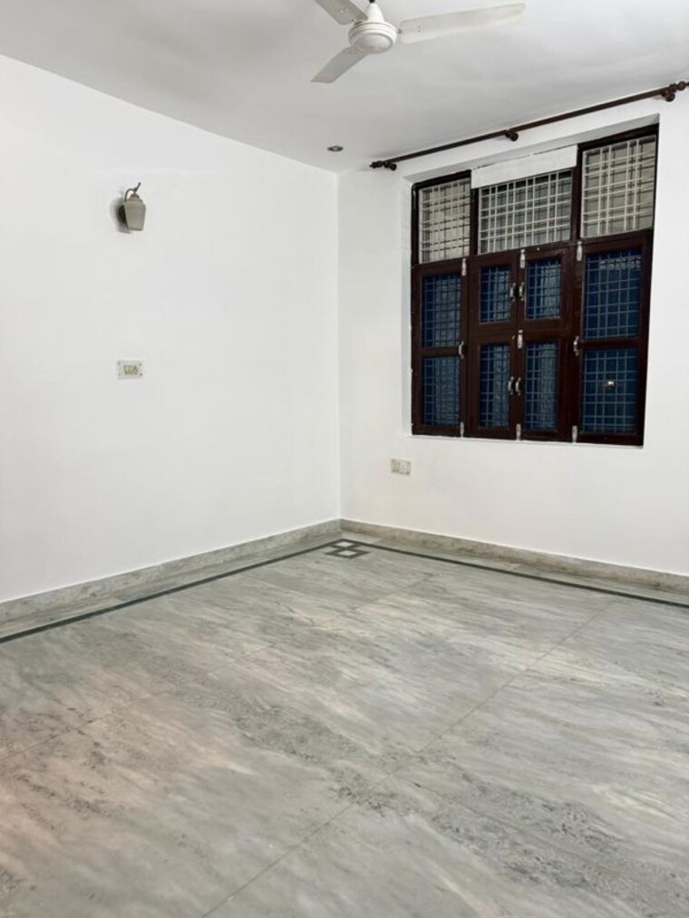 Room, sector 46 2.5 Bedroom 318 Sq.Yd. Builder Floor In Sector 46 Gurgaon 10674932
